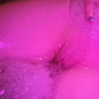 Big pucy Lips Bath Time