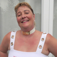 Tsutsadrman vra hnazand MILF pornik
