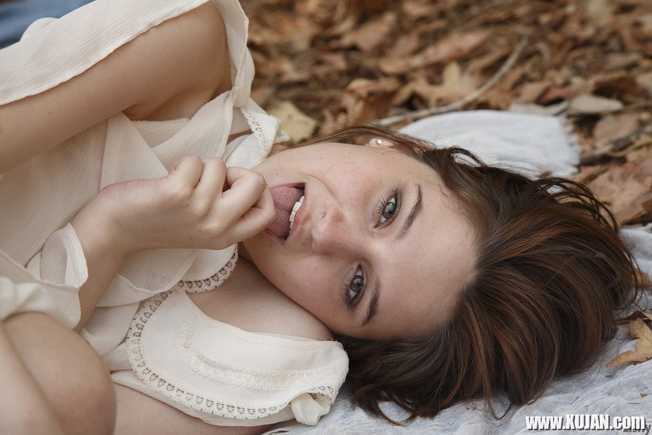 Erotic Babe Elektra Rose gets naked in the Woods - Photo #1079130