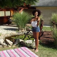Luna Corazon teases with young Pussy in Backyard