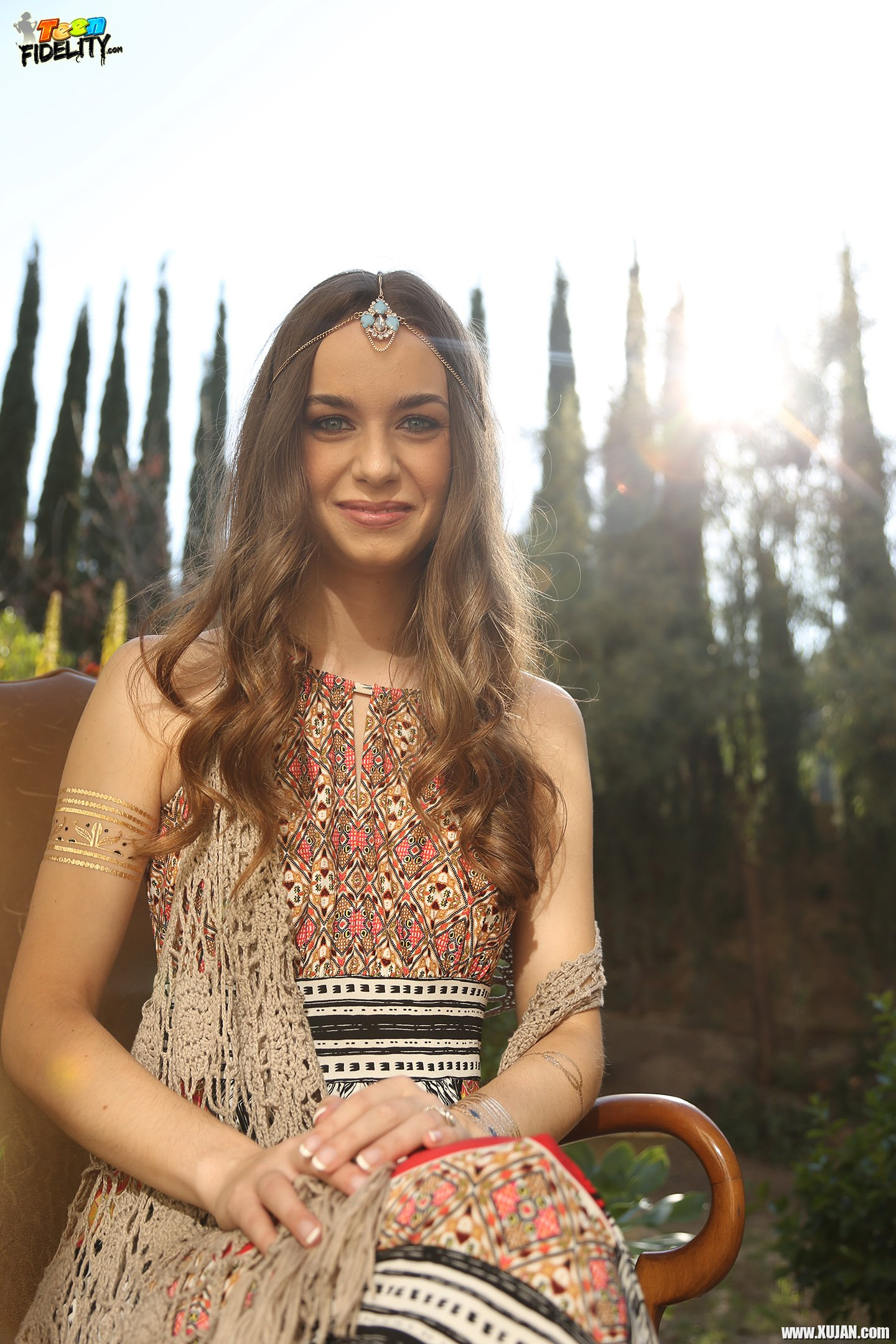 Hippie Chick Tali Dova fucked in her hairy Pussy - Photo #1082425