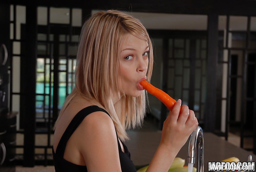 Cute teen Bree Daniels undressing and masturbating her cunt in the kitchen - Photo #1086325