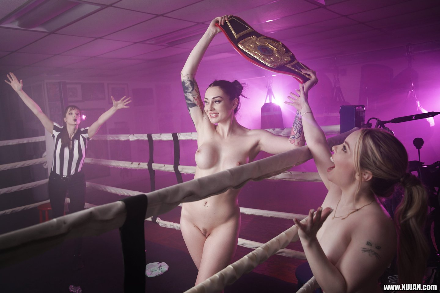 Sexy lesbians Charlotte Sins and Haley Spades scissoring the boxing ring - Photo #1087570