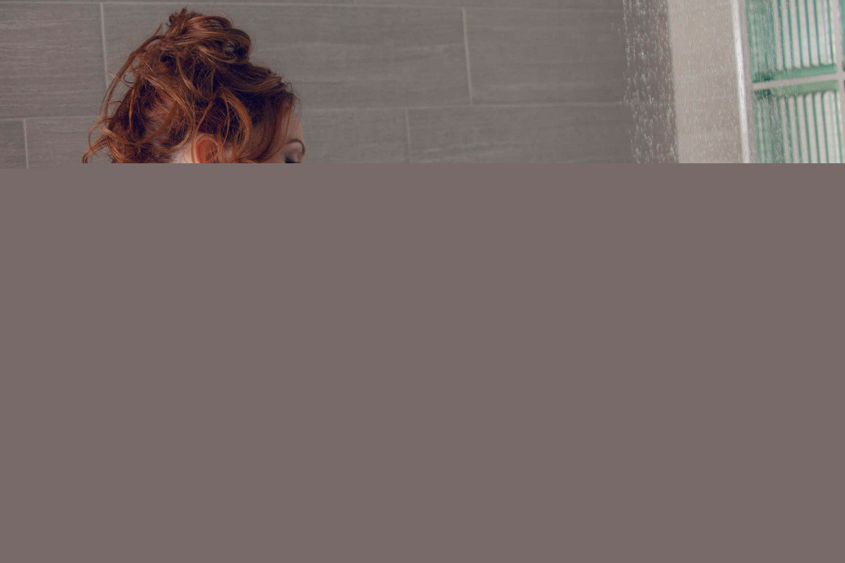 Crystal Clark pleasuring her soaked twat in the shower - Photo #1088052