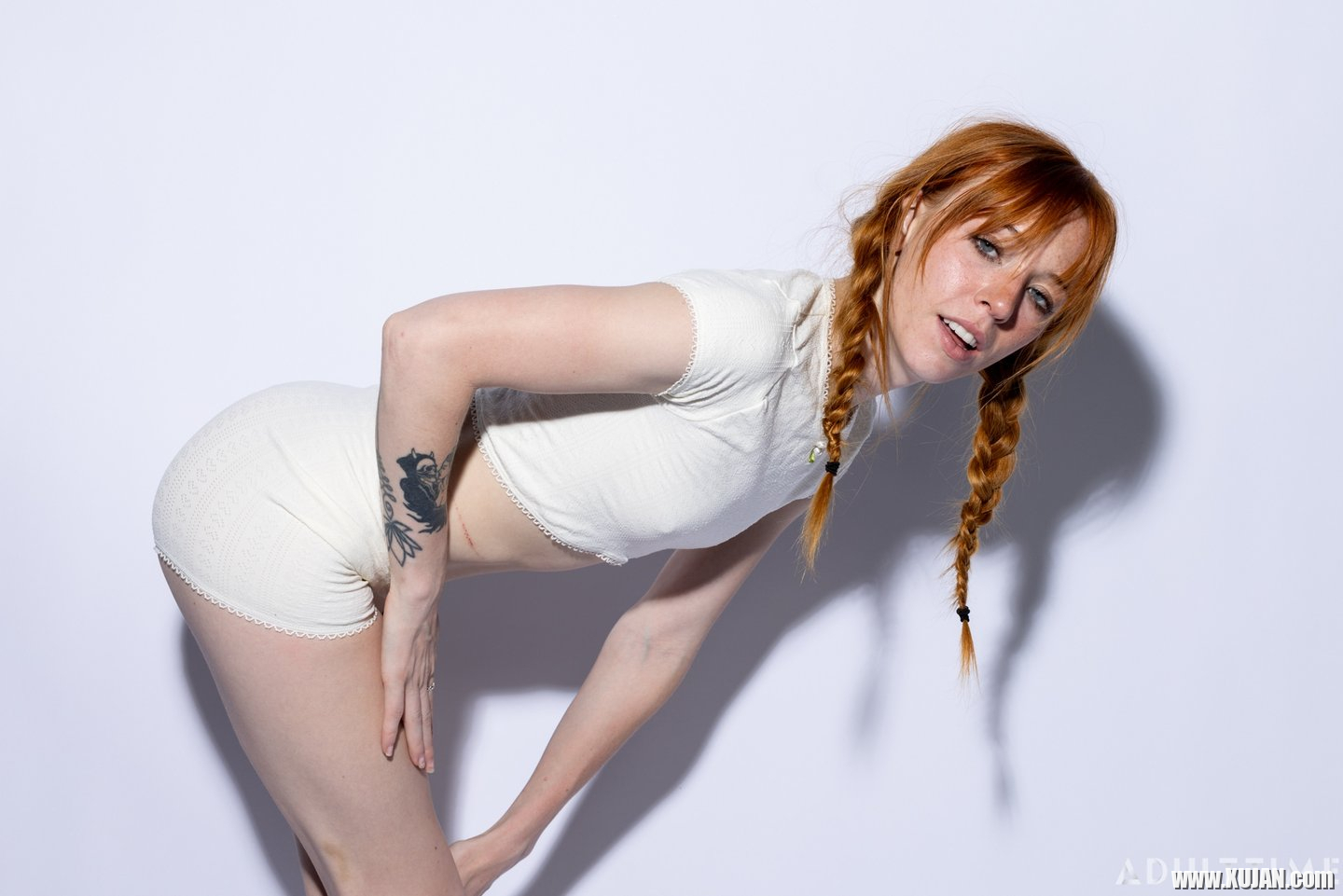 Lustful redhead vixen Madi Collins moans while masturbating her pussy - Photo #1099417