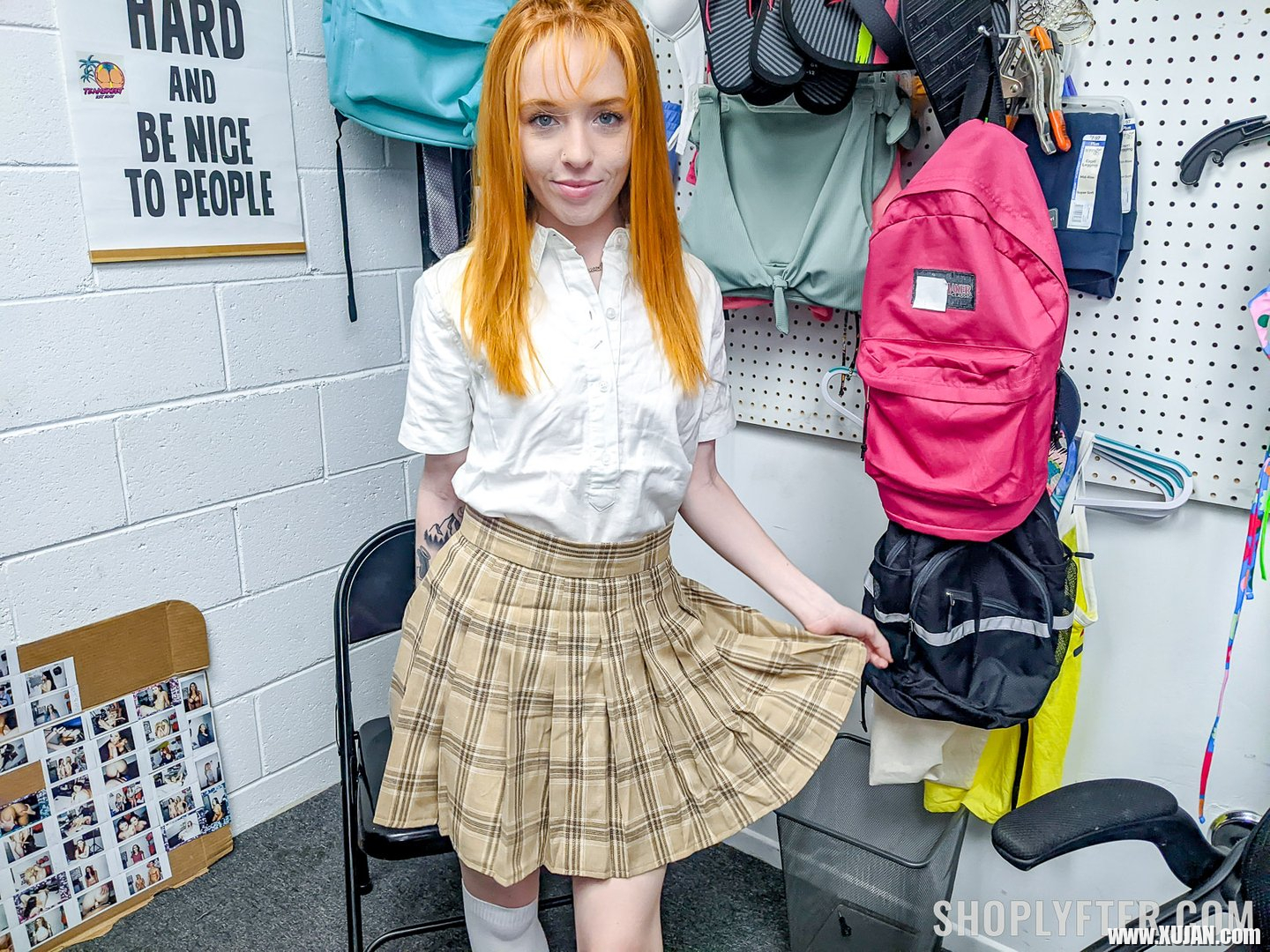 Teen redhead thief Madi Collins gets exposed by security guard - Photo #1099440