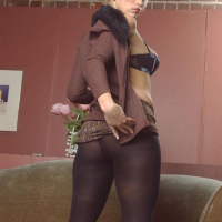 Sexy pornstar Nikki Hunter up close and personal
