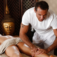 Hardcore fuck after a relaxing massage features milf Holly Heart