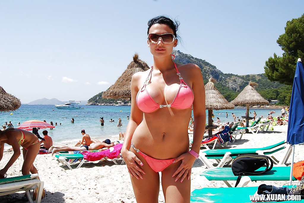 Fabulous Aletta Ocean poses outdoor on the beach in bikini - Photo #1117455