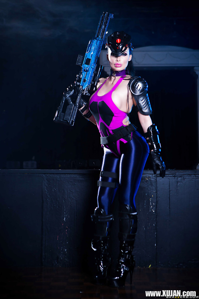 Pornstar Aletta Ocean showing off big tits and nice ass in cosplay attire - Photo #1117851