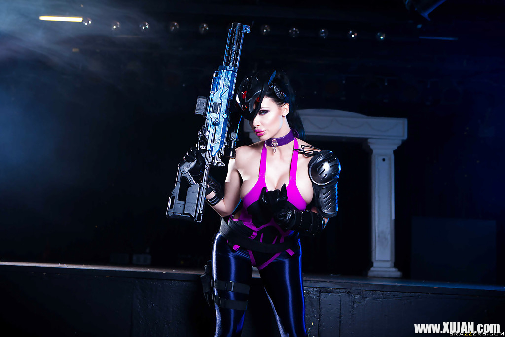 Pornstar Aletta Ocean showing off big tits and nice ass in cosplay attire - Photo #1117852