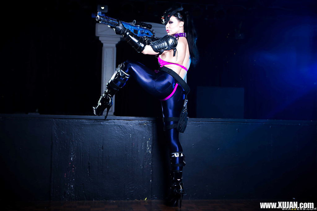 Pornstar Aletta Ocean showing off big tits and nice ass in cosplay attire - Photo #1117853