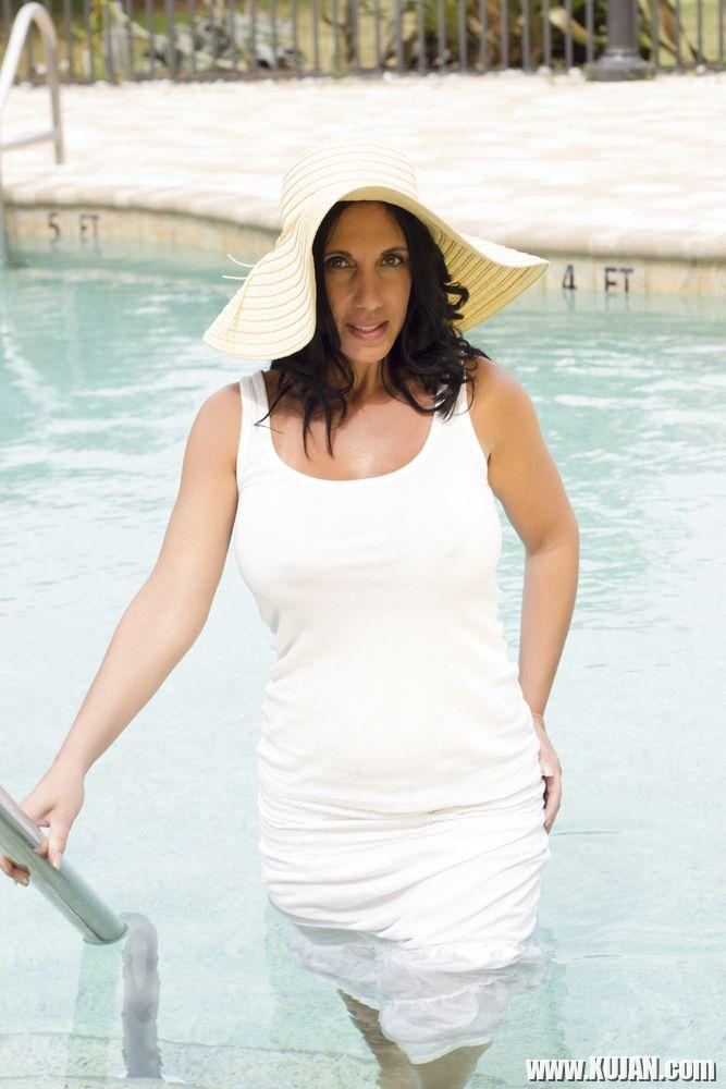 Brooklyn Avery gets all soaking wet for you in her white dress - Photo #1120964