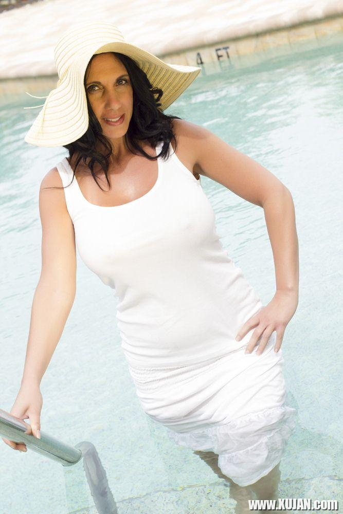 Brooklyn Avery gets all soaking wet for you in her white dress - Photo #1120965