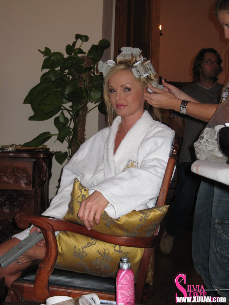 Silvia Saint showing her Curves changing sexy Outfits - Photo #1125504