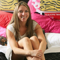 Amy showing her pink pussy