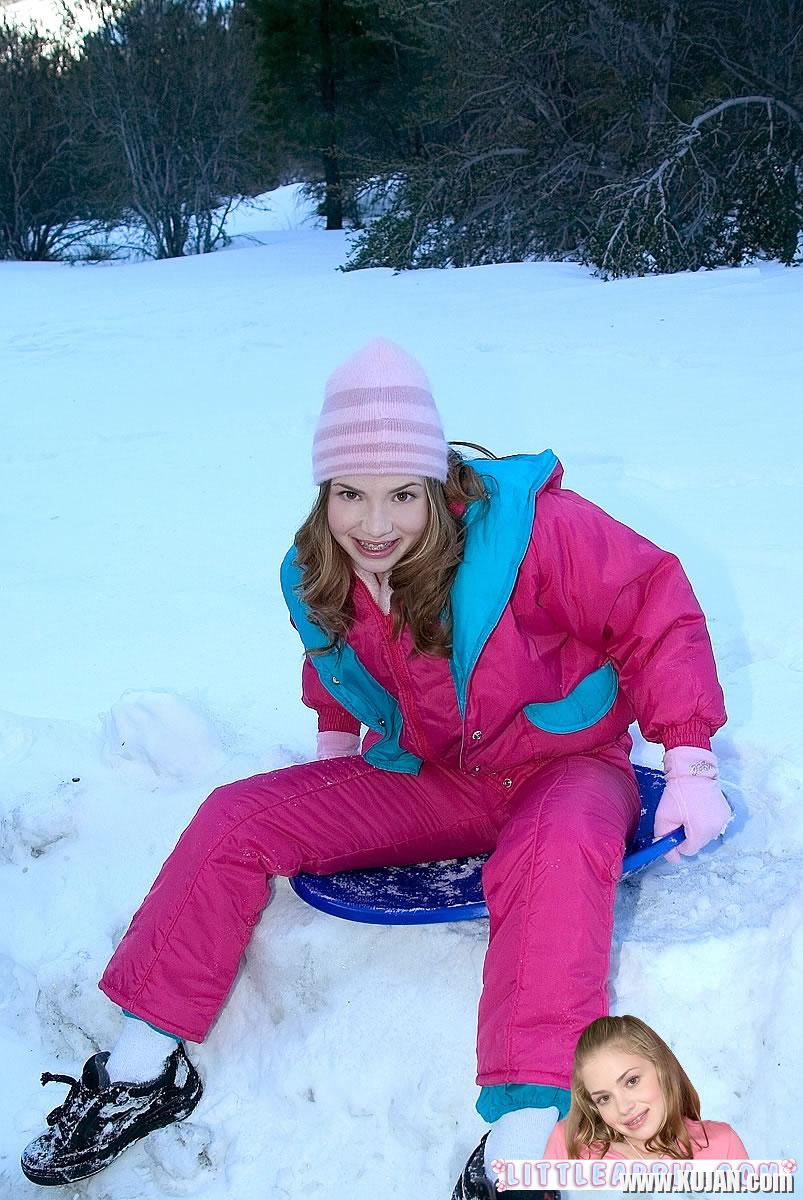 Pictures of Little April having some fun in the snow - Photo #1143799