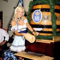 Holly Madison queen release her big breasts