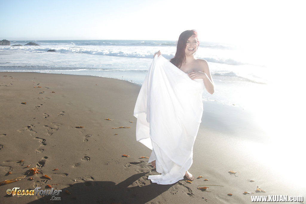 Buxom pornstar Tessa Fowler modeling topless outdoors on beach - Photo #1146049