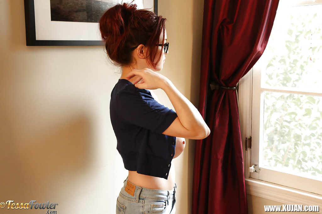 Redhead pornstar Tessa Fowler unveiling perfect knockers in glasses - Photo #1146325