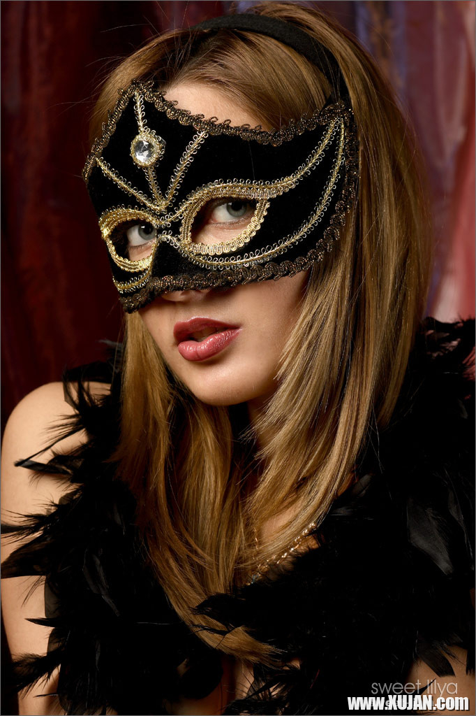 Gorgeous Russian teen Sweet Lilya undresses for Halloween - Photo #1152956