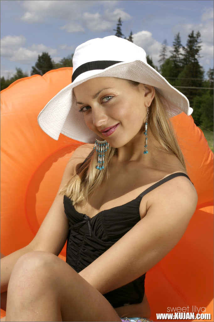 Sweet Lilya is hot stripping outside - Photo #1153100
