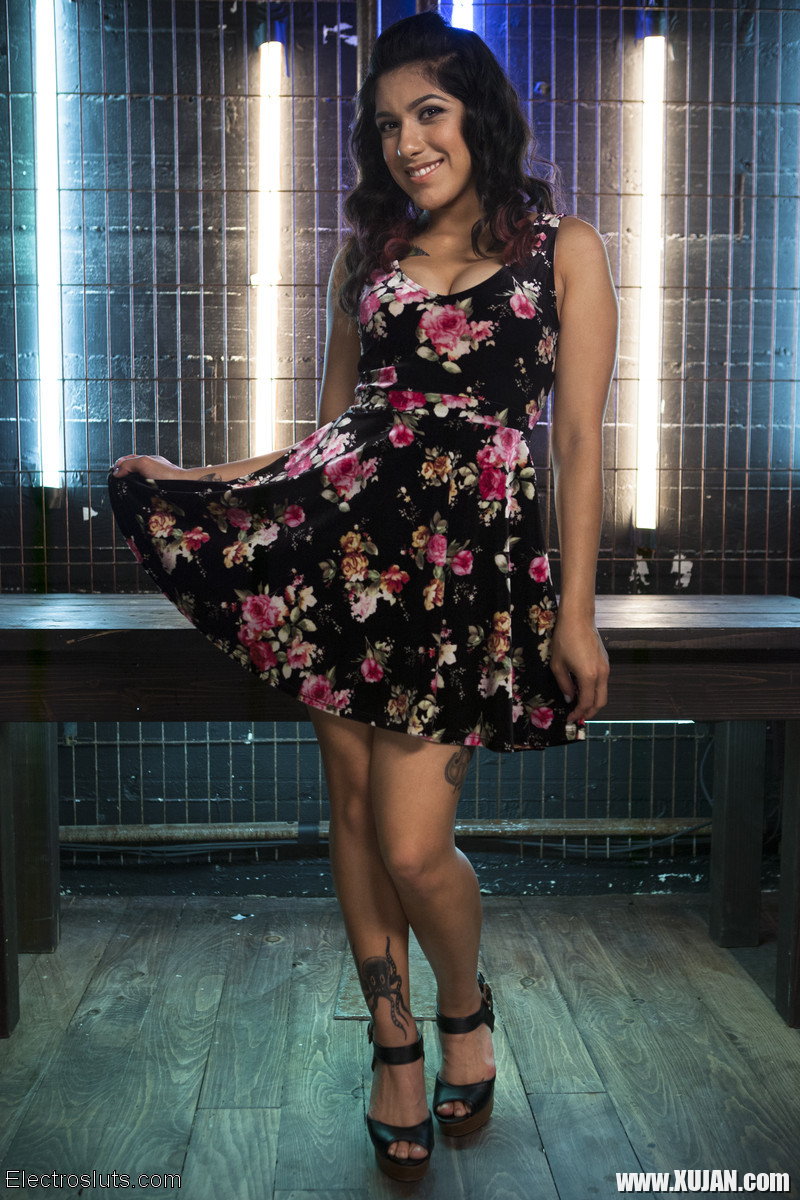 Cherry Torn turns beautiful first timer Adley Rose from nervous electro virgin t - Photo #1155715