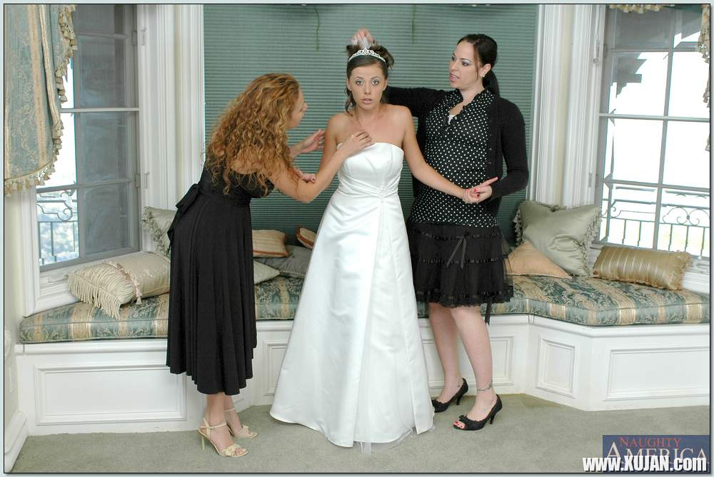 Busty blonde Nikki Benz helping Penny Flame to try on wedding dress - Photo #1158616