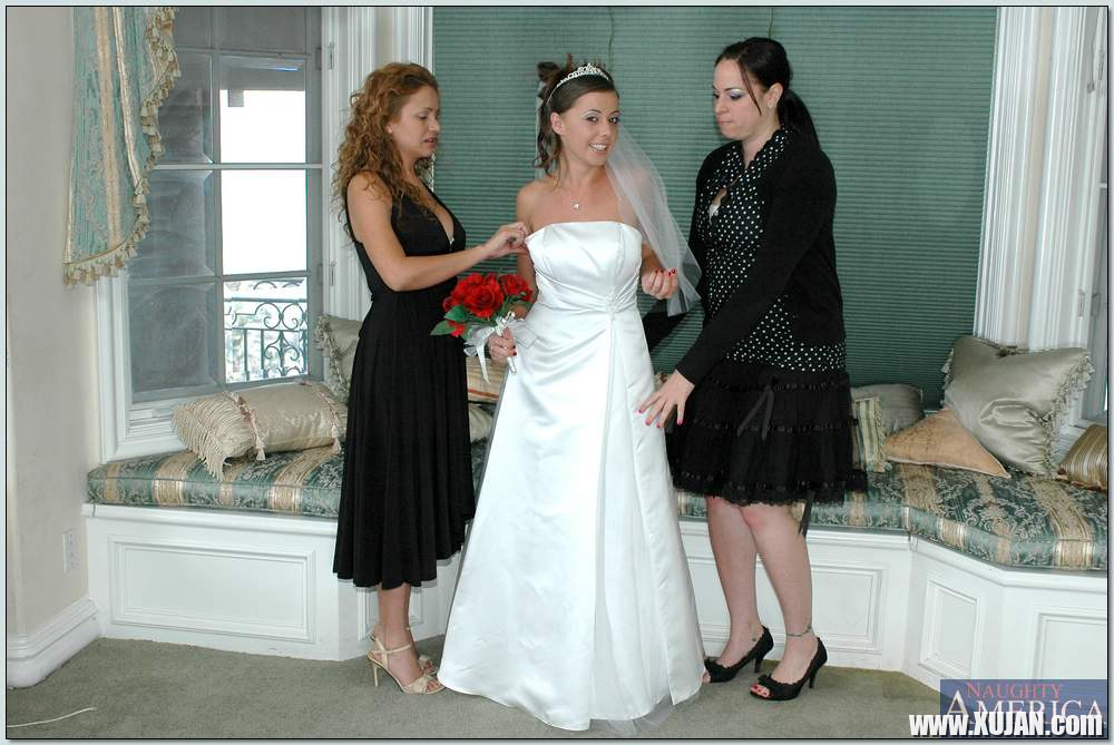 Busty blonde Nikki Benz helping Penny Flame to try on wedding dress - Photo #1158618