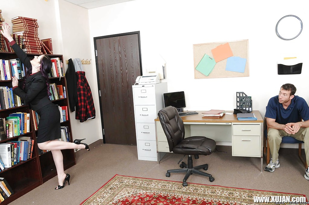 Horny MILF Caroline Pierce goes wet for hardcore office fucking - Photo #1159231