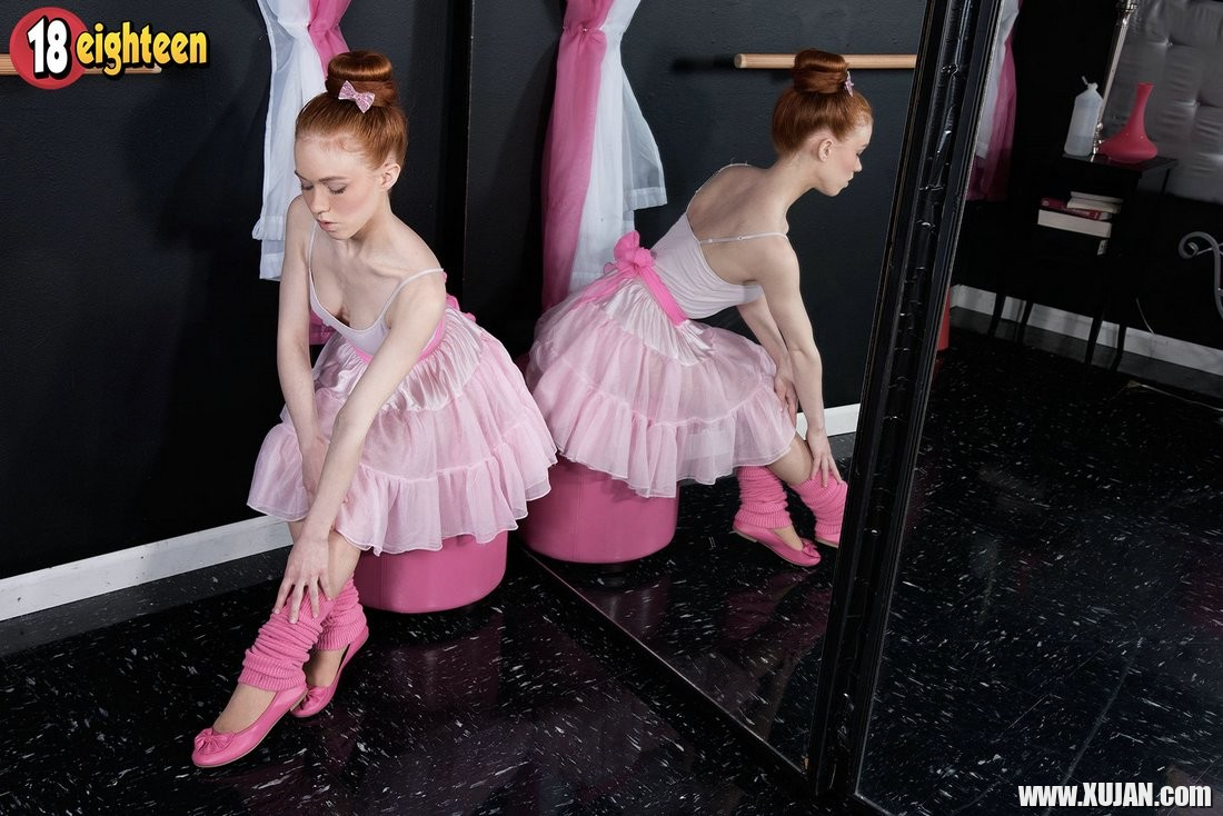 Redhead tiny dancer Dolly Little masturbating - Photo #1159901