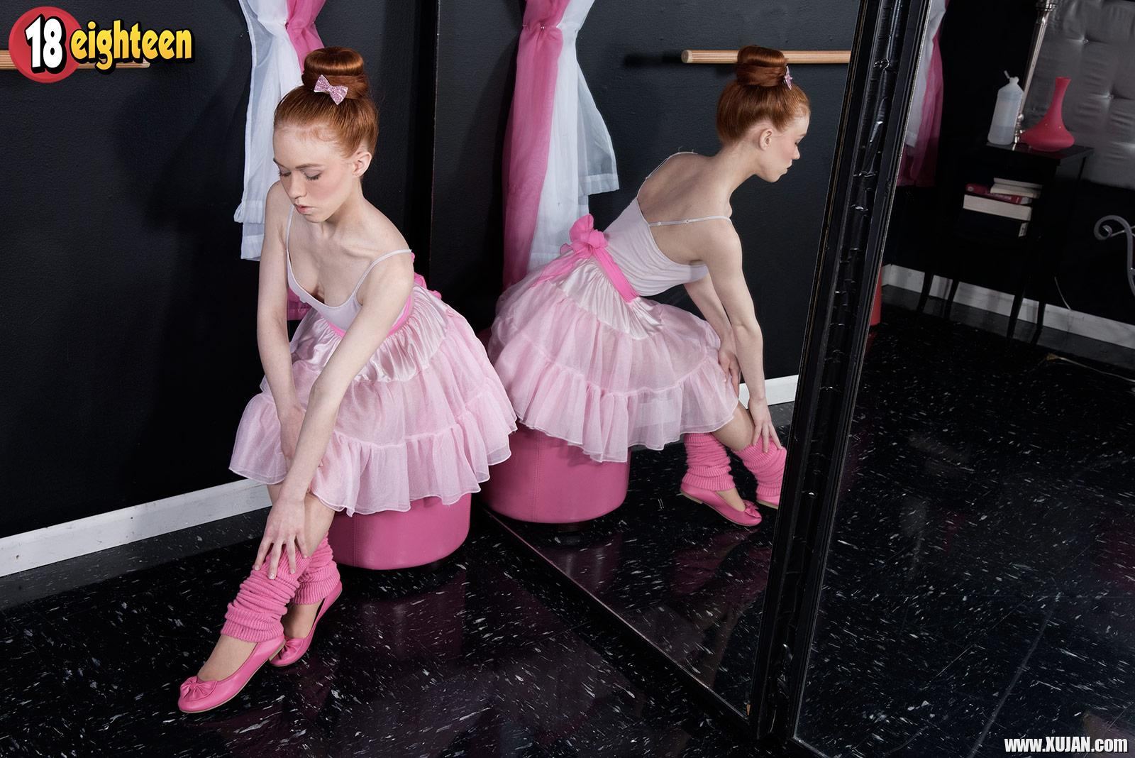 Redhead dancer Dolly Little strips naked for you in the studio - Photo #1159994