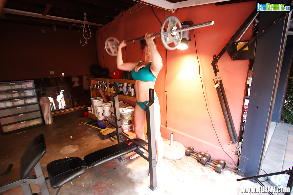 Bodybuilder babe Lana Kendrick and her big tits working out with weights - Photo #1160687