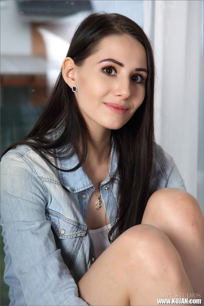 MPL Studios Presents Vanessa A in Table Time - Photo #1162301