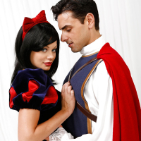 Cosplay pornstar Riley Steele gets pussy licked and deep fucked