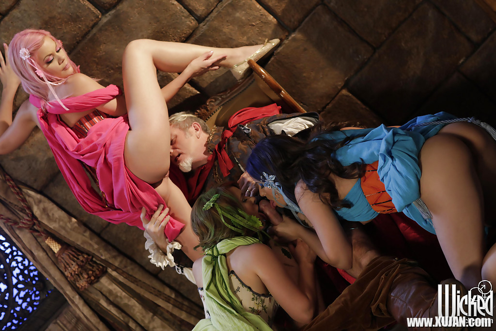 Casey Calvert Claire Robbins and Riley Steele fucking in costumes - Photo #1163214