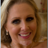 Hot MILF Julia Ann enjoys hard twatting and takes a cumshot on her chin