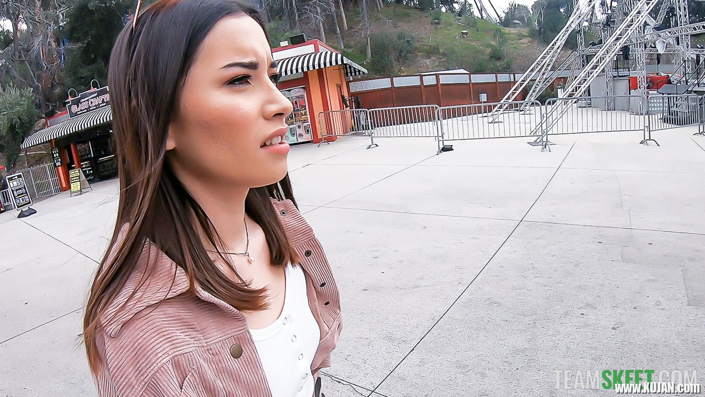 Aria Lee flashing her bare ass at the theme park then fucks at home - Photo #1175683