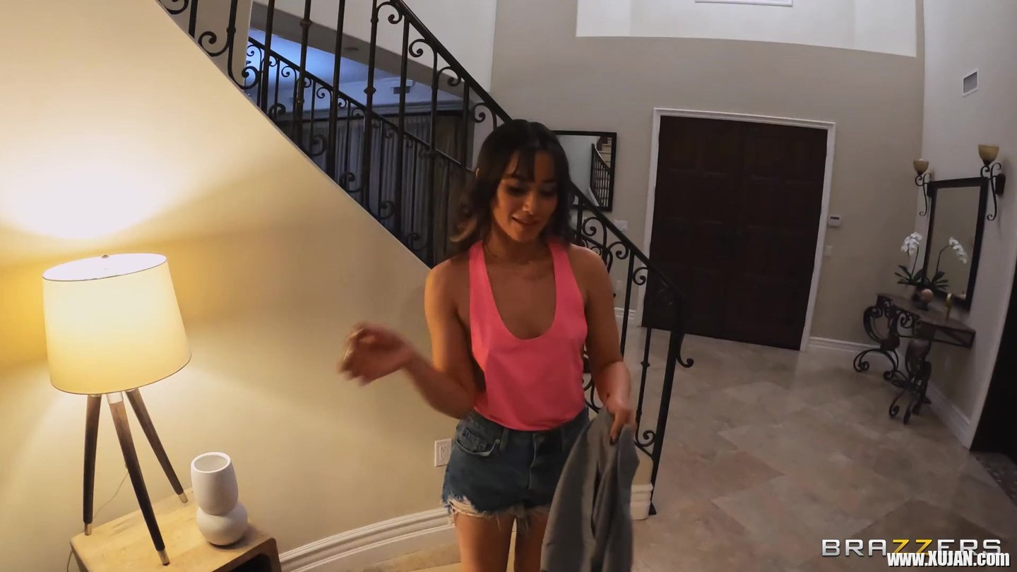 Playful chick Aria Lee gets down and dirty with her neighbor - Photo #1175794