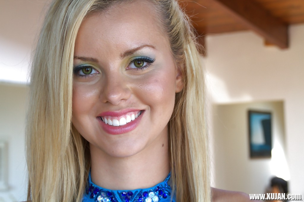 Stunning latina babe Jessie Rogers showcasing her jawdropping fanny - Photo #1178764