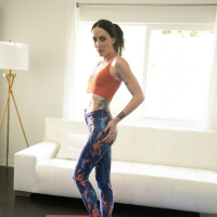 Yoga instructor gets his dick sucked by lovely hottie Victoria Sunshine