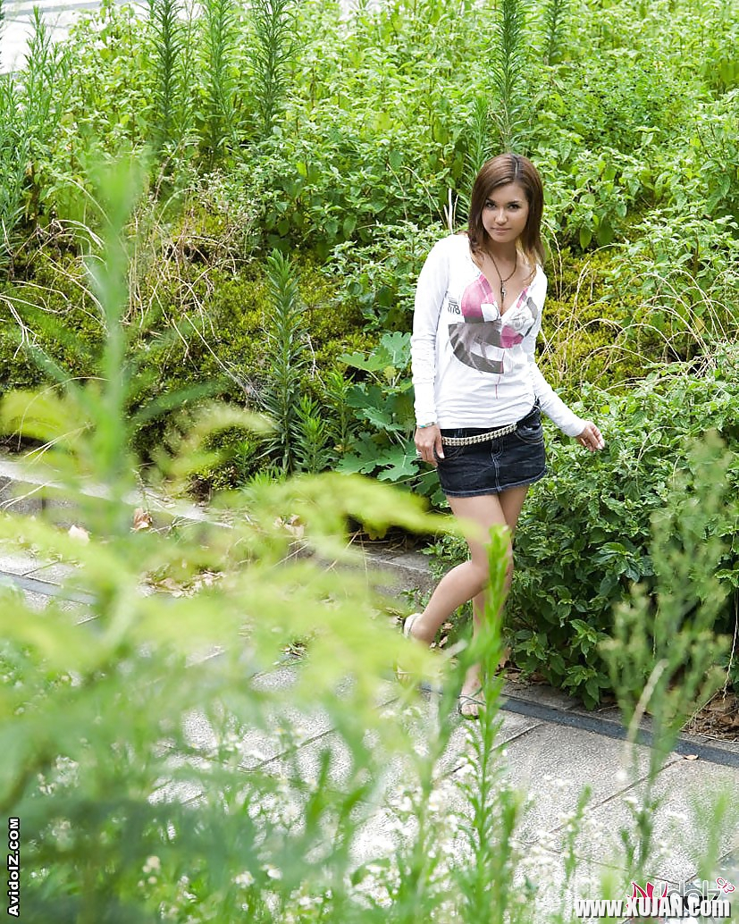 Hot avidol Maria Ozawa is posing outdoor - Photo #1190028