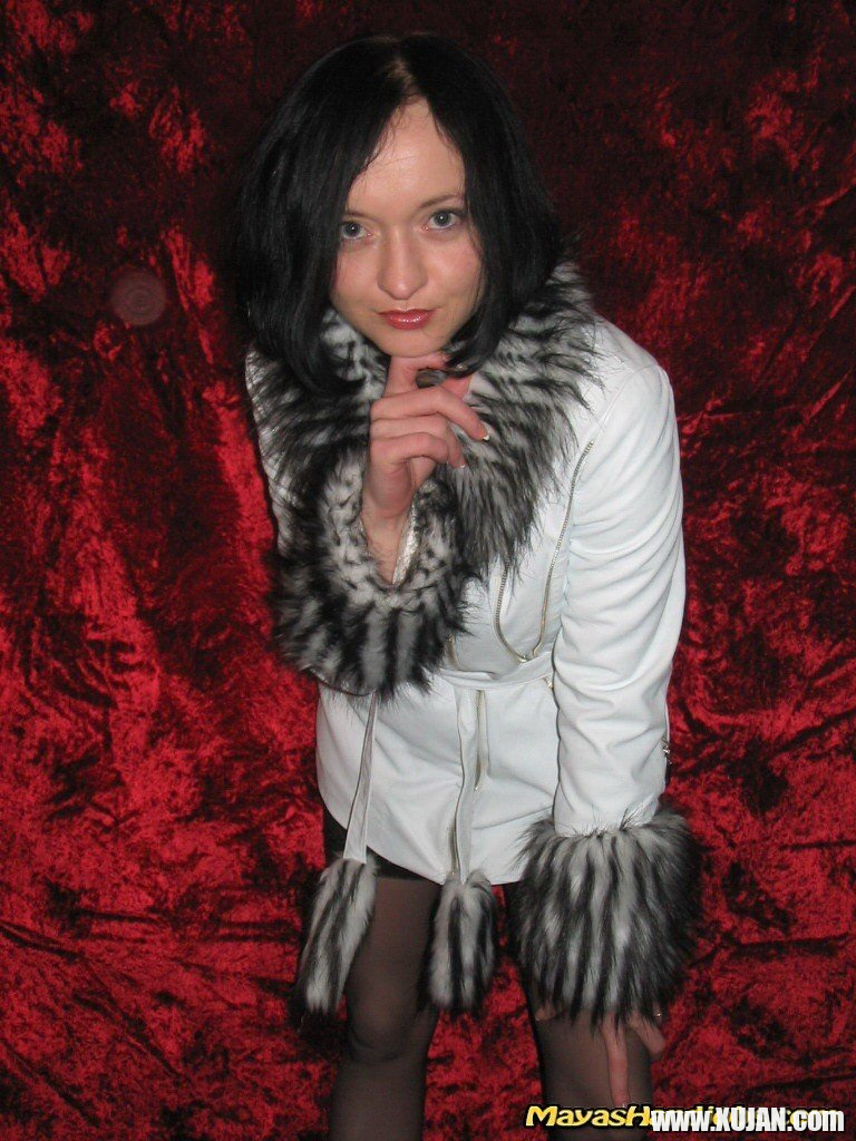 Sexy Maya from mayas handjobs poses and strips for one lucky photographer - Photo #1191119