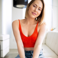 Carter Cruise reveals beautiful pale slim Figure