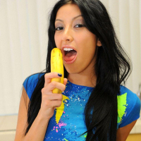 Pictures of Kimberly Gates rubbing her pussy