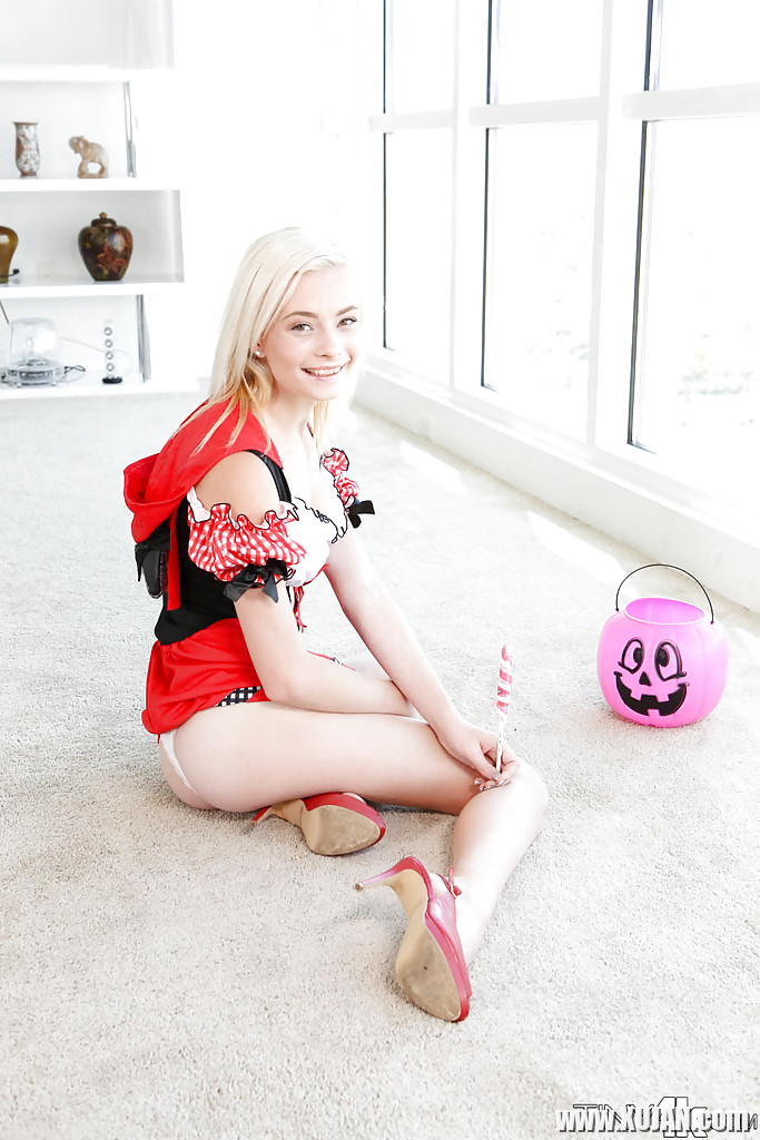 Tiny cutie blonde Maddy Rose takes off her skirt and masturbates - Photo #1200456