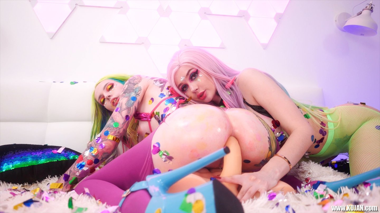 Sexy pink haired lesbians Purple Bitch and Helly Rite extreme anal party - Photo #1206348