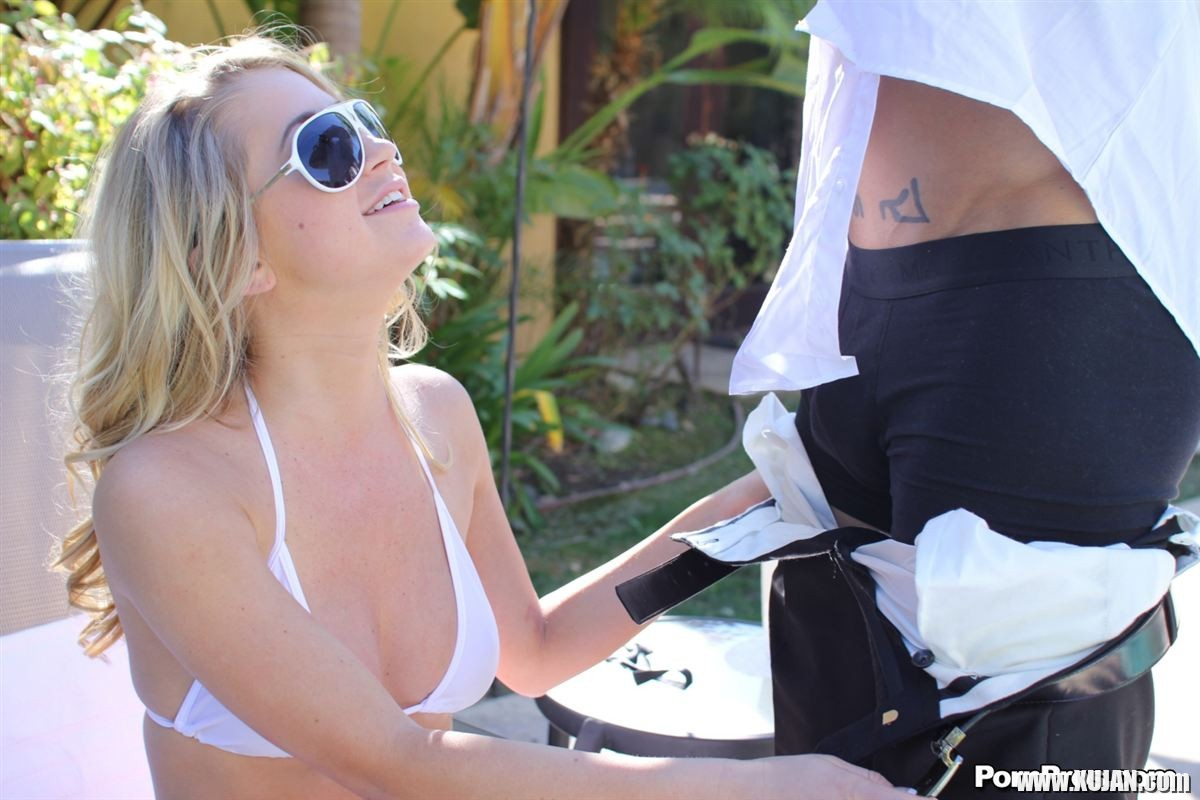 Casi James spoiled blonde babe screws a guy by the pool - Photo #1207133