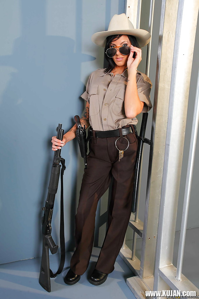 Insanely hot babe in sheriff uniform Juelz Ventura denudes firm boobs - Photo #1211081