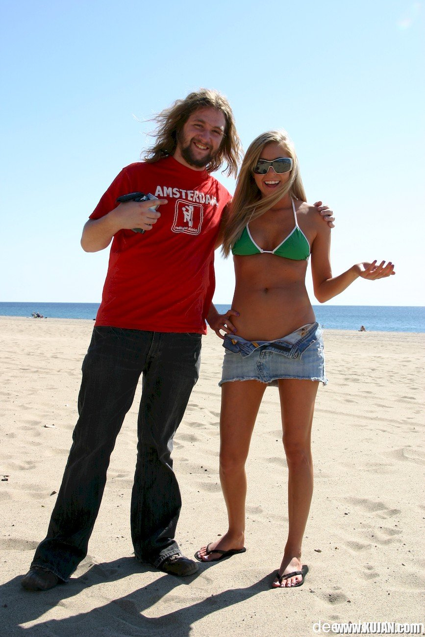 Juicy blonde Brynn Tyler posing in a green bikini on the beach - Photo #1213508